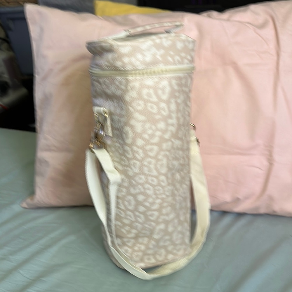 Chicos Snow Leopard Wine Cooler Bag NWT
